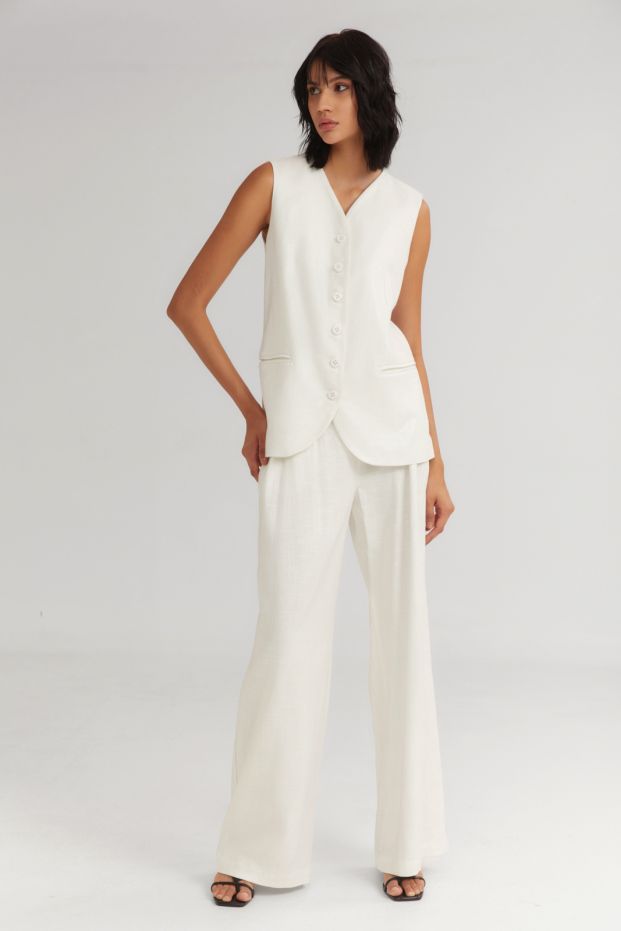 The Dessert Vest White