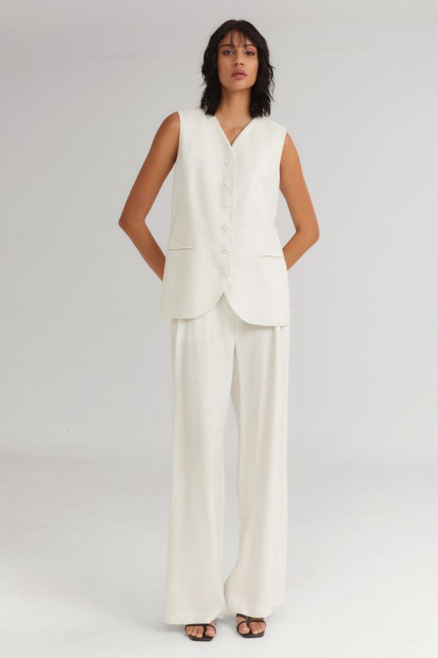 The Dessert Vest White
